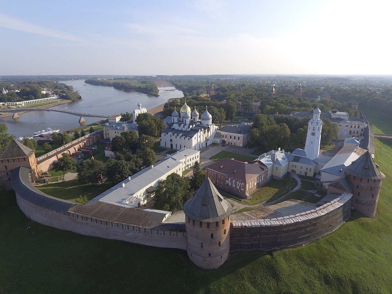 Великий Новгород за один день: маршрут по двум берегам