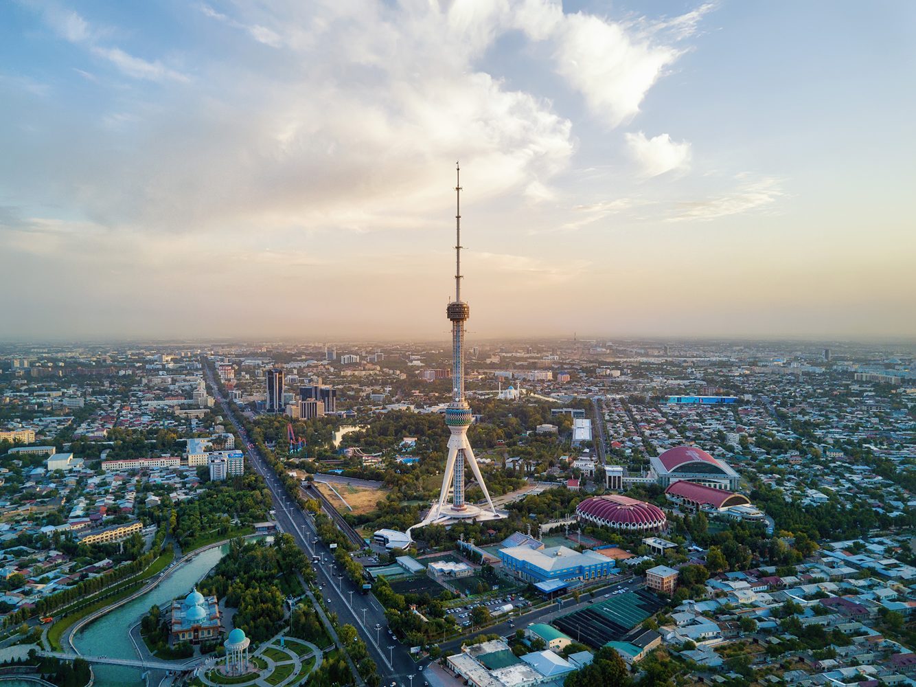 Ташкент: телебашня и современная городская застройка